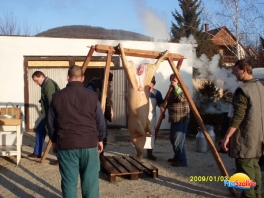 "Révfülöpi Disznóságok " - IV. Balatoni Kolbásztöltő-, Fogópálinka verseny és Disznótoros Rendezvény
